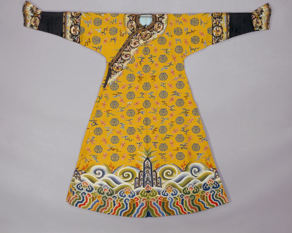 图片[1]-Yellow tapestry cloud bat longevity robe-China Archive